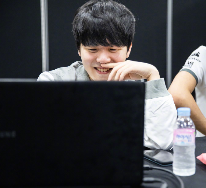 NG体育-包含Rookie连续十场比赛得分超过出色防守，G2挑战极限！的词条